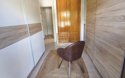 Lovely ground floor apartment with a large terrace.